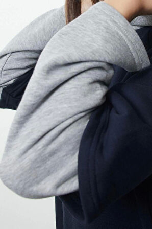 Tarz Bol Kapüşonlu Düşük Kol Uzun Geniş Kalıp Kol Detaylı Kalın Örme Sweatshirt