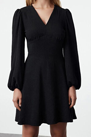 Moda Stil Regular V Yaka Mini Boy A Kesim Balon Kol Detaylı Dokuma Elbise