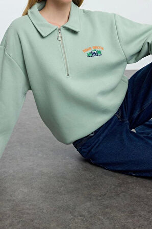 Fermuarlı Yaka Düşük Kol Fermuar Yaka Nakış Detaylı Fit Kalın İçi Polarlı Örme Sweatshirt