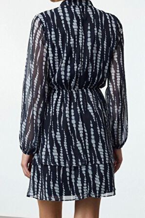 Moda Stil Regular Kruvaze Mini Boy Soyut Desen Yaka Skater Belden Açılan Astarlı Şifon Dokuma Elbise