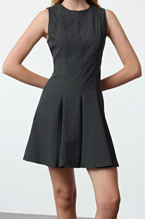 Moda Stil Regular Bisiklet Yaka Mini Boy Skater Eteği Belden Açılan Poliviskon Dokuma Elbise