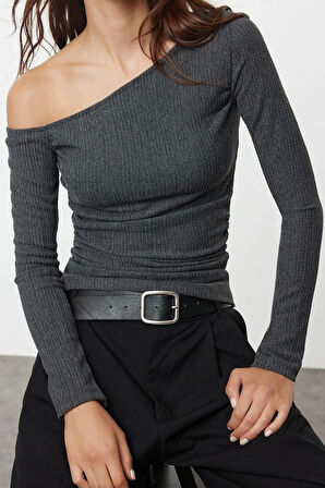 Stil Kadın Dokulu Asimetrik Büzgülü Vücuda Oturan Bluz Regular Örme Slim Kalıp