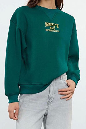 Tarz Oversize Bisiklet Yaka Düşük Kol Regular Kalın İçi Polarlı Slogan Baskılı Örme Sweatshirt