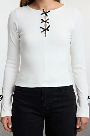 Stil Kadın Fiyonk ve Cut Out Detaylı Vücuda Oturan Bluz Regular Örme Slim Kalıp