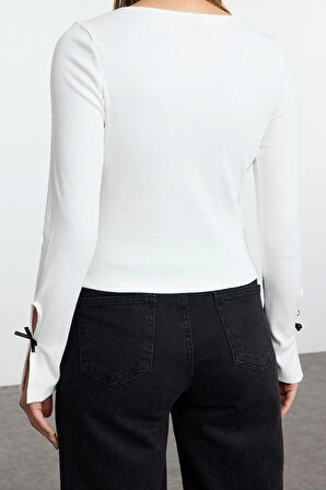 Stil Kadın Fiyonk ve Cut Out Detaylı Vücuda Oturan Bluz Regular Örme Slim Kalıp