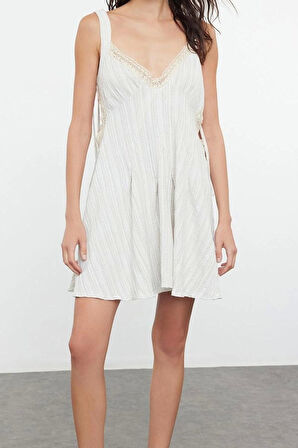 Moda Stil Regular V Yaka Midi Boy Ekru Dokuma Cut out Pencere Plaj Elbisesi