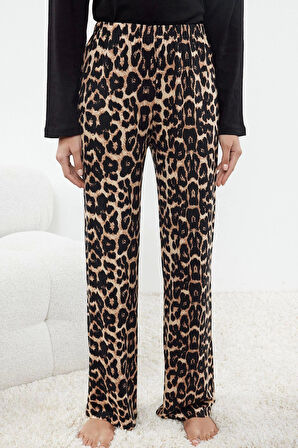 Tarz Rahat Uzun Kollu Geniş Paça %100 Pamuklu Leopar Desenli Örme Pijama Takımı