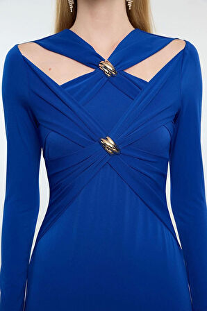 Moda Stil Fitted Asimetrik Yaka Midi Boy Aksesuar Detaylı Örme Şık Abiye Elbise