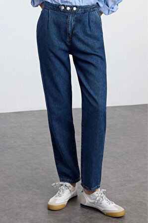 Stil Kadın Moda Denim Kot Pantolon Regular Boru Paça Düğme Detaylı Yüksek Bel Mom Jeans