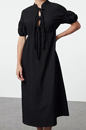 Moda Stil Regular Hakim Yaka Maxi Boy Fiyonk Detaylı Dokuma Elbise