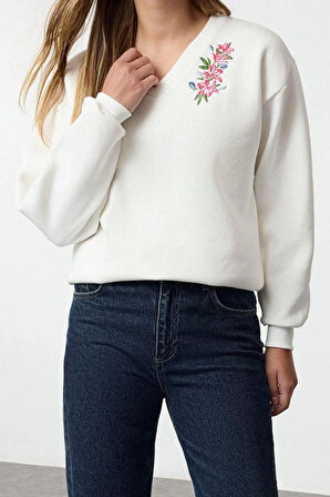 V Yaka Düşük Kol Çiçek Nakışlı normal Kalıp V Yaka Kalın İçi Polarlı Örme Sweatshirt