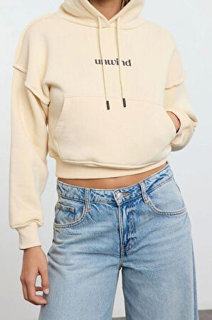 Oversize Kapüşonlu Düşük Kol Crop Slogan Baskılı Geniş Kalıp Kalın Polarlı Örme Sweatshirt