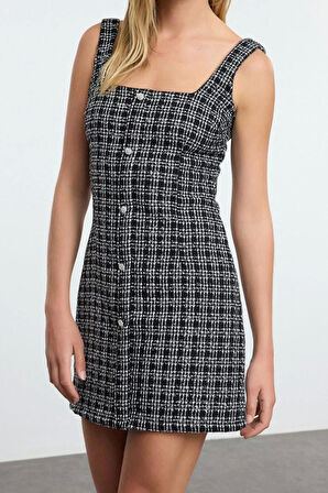 Moda Stil Fitted Kare Yaka Mini Boy Taş Akseasuarlı Simli Tüvit Dokuma Kısa Elbise