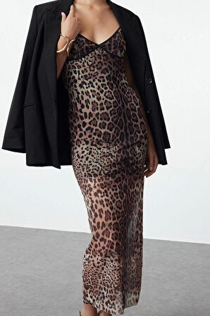 Moda Stil Fitted V Yaka Midi Boy Vücuda Oturan Leopar Desenli Tül Dokuma Elbise