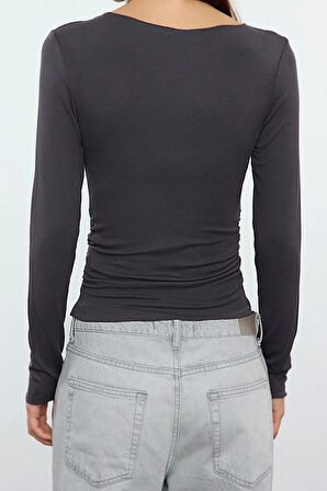 Stil Kadın Fitted Vücuda Oturan Büzgü Drape Detaylı Esnek Bluz Crop Örme Slim Kalıp Düşük Kol