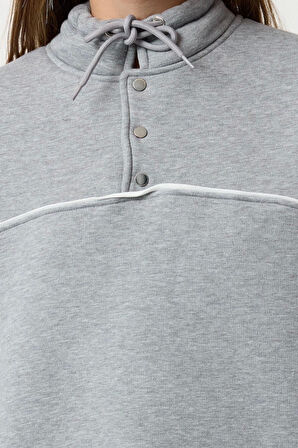 Bol Dik Yaka Düşük Kol Uzun Çıtçıtlı Kalıp Çıtçıtlı Biyeli Kalın İçi Polarlı Örme Sweatshirt