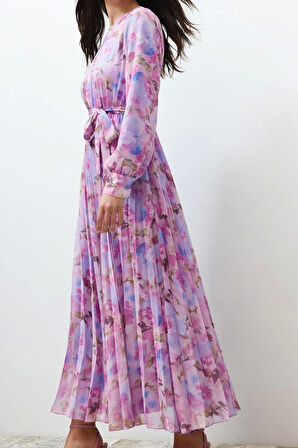 Moda Regular Bisiklet Yaka Maxi Tesettür Çiçekli Kuşak Detaylı Astarlı Piliseli Şifon Dokuma Elbise