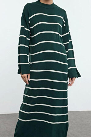 Moda Stil Relaxed Bisiklet Yaka Maxi Boy Tesettür Çizgili Kolu Yırtmaç Detaylı Triko Elbise