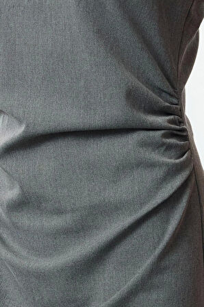 Moda Stil Slim Bisiklet Yaka Mini Boy Düz Vücudu Saran Drape Detaylı Dokuma Elbise