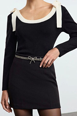 Stil Modern Kadın Regular Standart Kol Havuz Yaka Kurdeleli Detaylı Renk Bloklu Triko Kazak