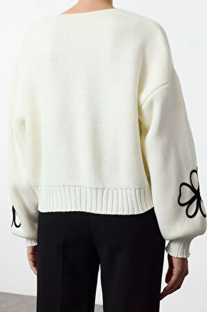 Stil Modern Kadın Regular Standart Kol V Yaka Nakış Detaylı Triko Hırka