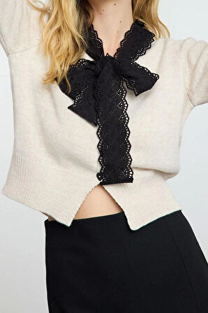 Stil Modern Kadın Crop Standart Kol Bisiklet Yaka Garni Detaylı Renk Bloklu Triko Hırka