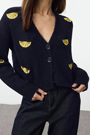 Stil Modern Kadın Regular Düşük Kol V Yaka Yumuşak Dokulu Nakış Detaylı Triko Hırka