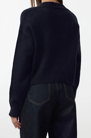 Stil Modern Kadın Regular Düşük Kol V Yaka Yumuşak Dokulu Nakış Detaylı Triko Hırka