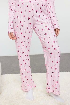 Tarz Rahat Uzun Kollu Boru Paça %100 Pamuklu Çiçekli Ajurlu Delikli Fitilli Örme Pijama Takımı