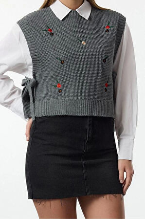 Stil Modern Kadın Regular Standart Kol Bisiklet Yaka İşlemeli Triko Süveter