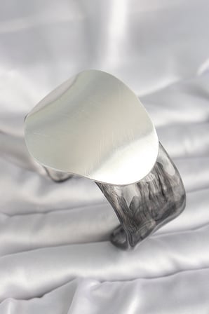 Mey İthalat Siyah Mermer Desen Akrilik Pilastik Gümüş Plaka Model Vintage Kadın Bilezik