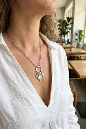 Mey İthalat Gümüş Renk Ataç Zincir Yonca Model Kadın Kolye