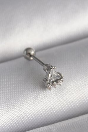 Mey İthalat 316L Çelik Gümüş Renk Üçgen Zirkon Taşlı Tragus Piercing