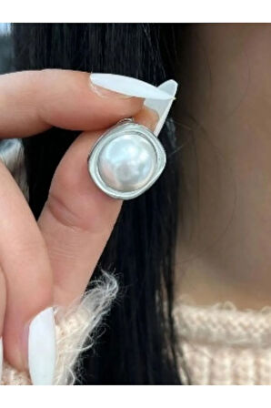 Büyük Beyaz Kristal Taşlı Çelik Küpe