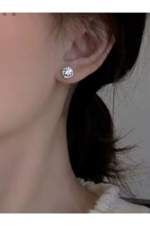 925 Ayar Gümüş Zirkon Taşlı Çiçek Saplama Küpe