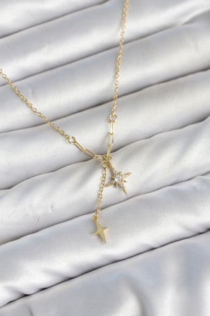 Pirinç Gold Renk Zirkon Taşlı Minimal Sallantılı Kutup Yıldızı Model Kadın 