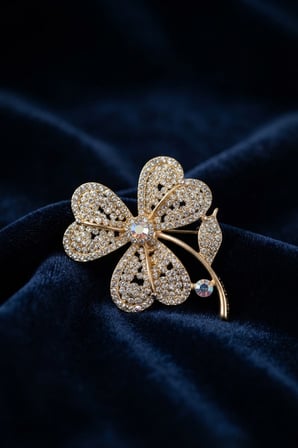Gold Renk Zirkon Taşlı Yonca Model Broş 5886
