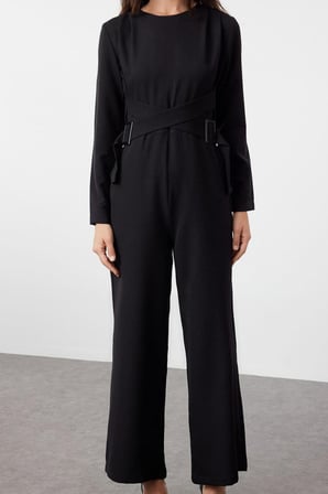 Tesettür Kadın Moda Geniş Paça Bisiklet Yaka Uzun Aksesuar Detaylı Kruvaze Kesim Dokuma Tulum