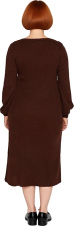 Kadın Bodycon Kesim Triko Elbise Uzun Kollu Kare Yaka Midi Boy Fitilli Düğme Detayıyla Kaliteli