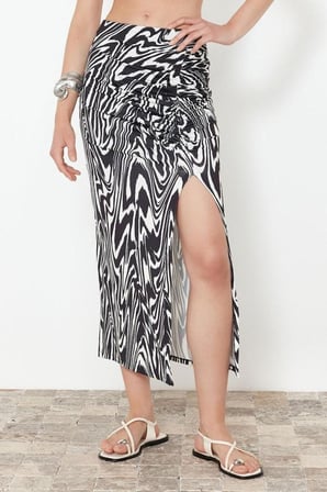 Moda Slim Fit Günlük Maxi Boy Siyah Beyaz Desenli Büzgülü Yırtmaçlı Astarlı Esnek Midi Etek