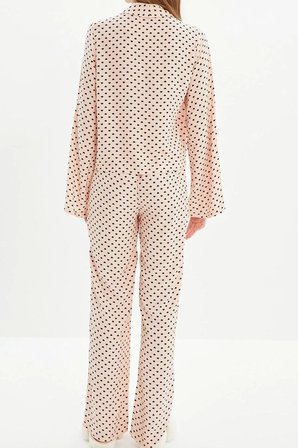 Tarz Rahat Uzun Kollu Boru Paça Kalp Desenli Bağlama Detaylı Viskon Dokuma Pijama Takımı