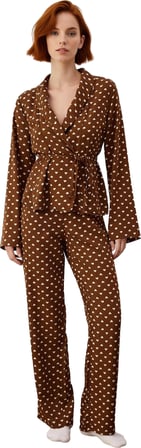 Tarz Rahat Uzun Kollu Boru Paça Kalp Desenli Bağlama Detaylı Viskon Dokuma Pijama Takımı
