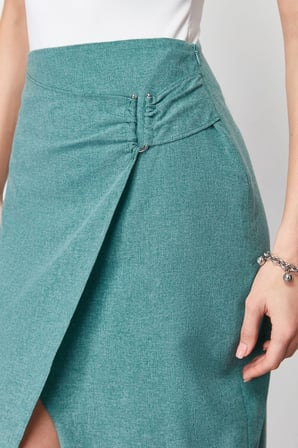 Moda Regular Günlük Midi Boy Yeşil Keten Görünümlü Toka Detaylı Kruvaze Kapama Midi Dokuma Etek