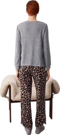 Kadın V Yaka Uzun Kollu Leopar Desenli Pijama Takımı Fonksiyonel Dayanıklı Kaliteli Modern