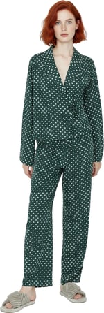 Tarz Rahat Uzun Kollu Boru Paça Kalp Desenli Bağlama Detaylı Viskon Dokuma Pijama Takımı