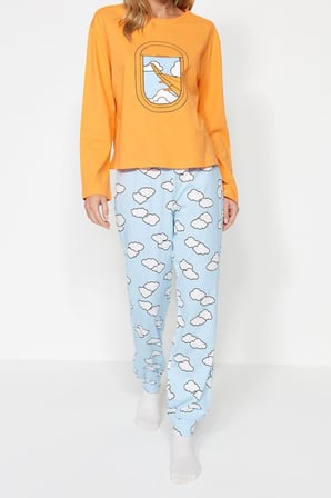 Tarz Rahat Uzun Kollu Lastikli Paça %100 Pamuk Bulut Desenli Tshirt-Jogger Örme Pijama Takımı
