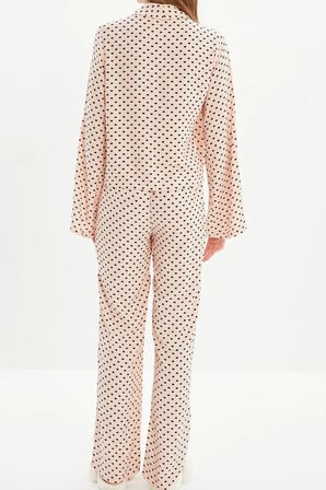 Tarz Rahat Uzun Kollu Boru Paça Kalp Desenli Bağlama Detaylı Viskon Dokuma Pijama Takımı