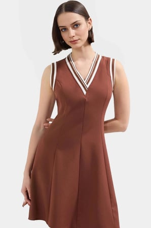 Belden Açılan Mini Elbise V Yaka Dokuma Kumaş Rahat ve Şık Mükemmel Uyum