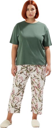 Kadın Çiçek Desenli Kapri Pijama Takımı Fonksiyonel Dayanıklı Kaliteli Konforlu Estetik Şık