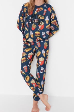 Tarz Rahat Uzun Kollu Boru Paça Nakışlı Desenli Sweatshirt-Jogger Örme Pijama Takımı